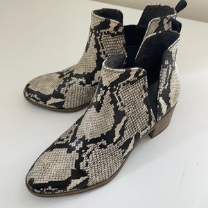 Snakeskin printed boots